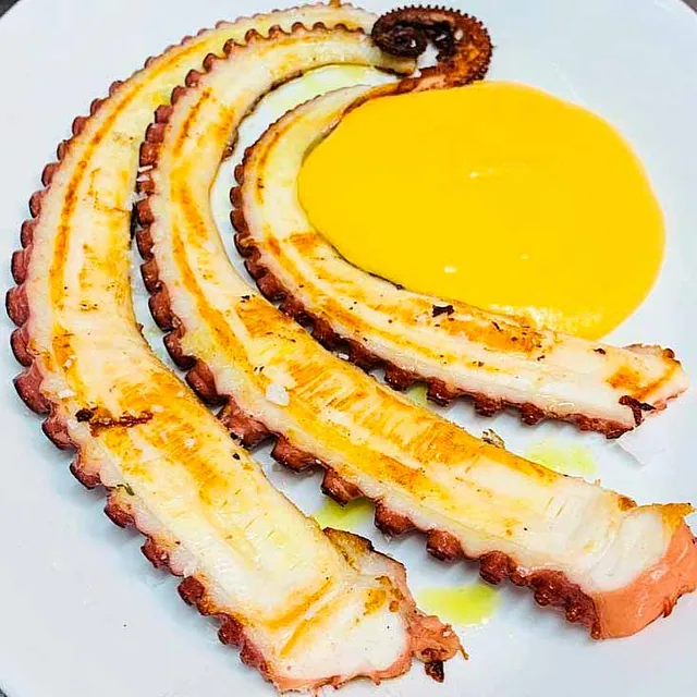 La Pulpería de Victoria pulpo con salsa